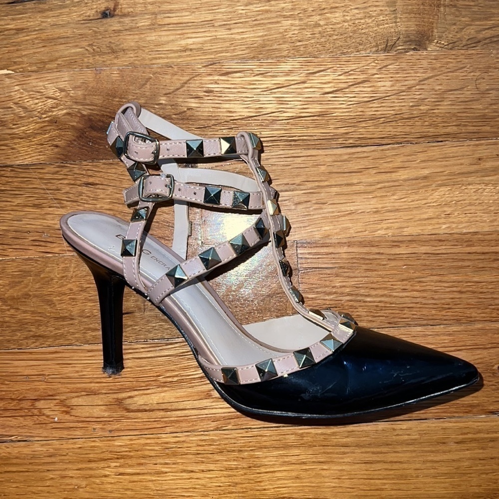 WOMEN’S BCBGENERATION DARRON TWO-TONE PATENT PUMP - Picture 4 of 6